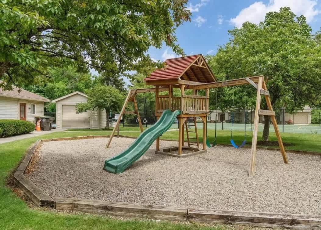 Family Friendly And Quite 2 Bedroom Condo Close To Fun Fort Wayne Ngoại thất bức ảnh