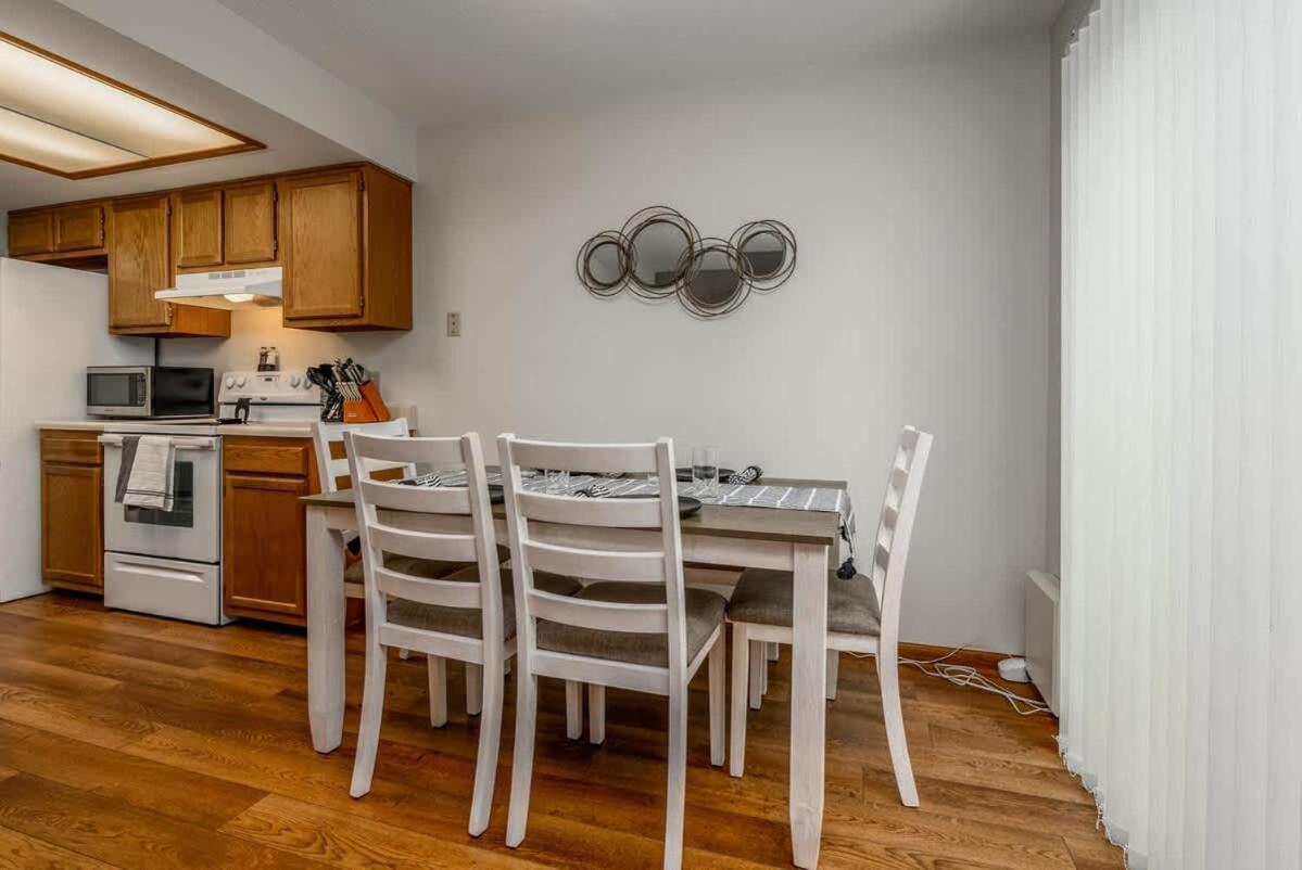 Family Friendly And Quite 2 Bedroom Condo Close To Fun Fort Wayne Ngoại thất bức ảnh